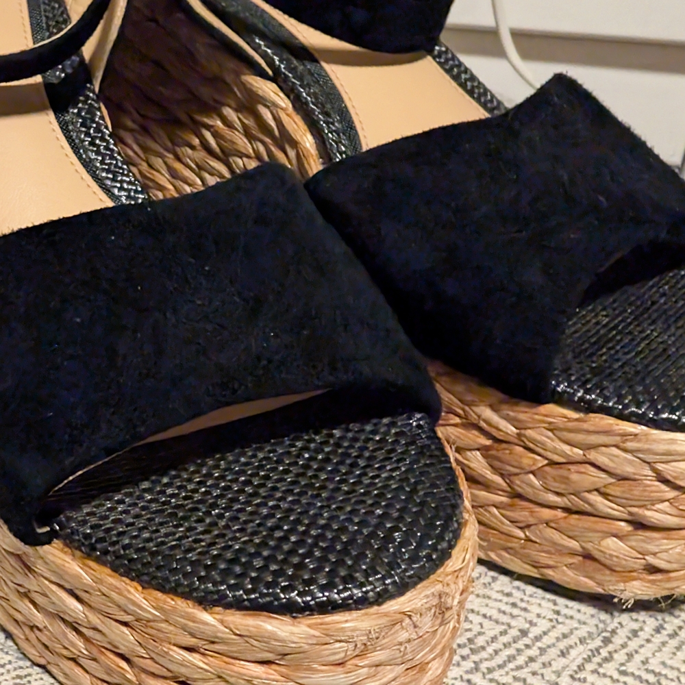 Elegant Black Wedge Sandals - Picture 5 of 10